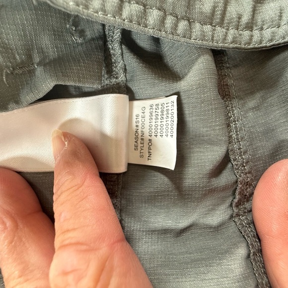 The North Face Woman’s Athletic Green Shorts Size 10 B44. - Picture 8 of 9